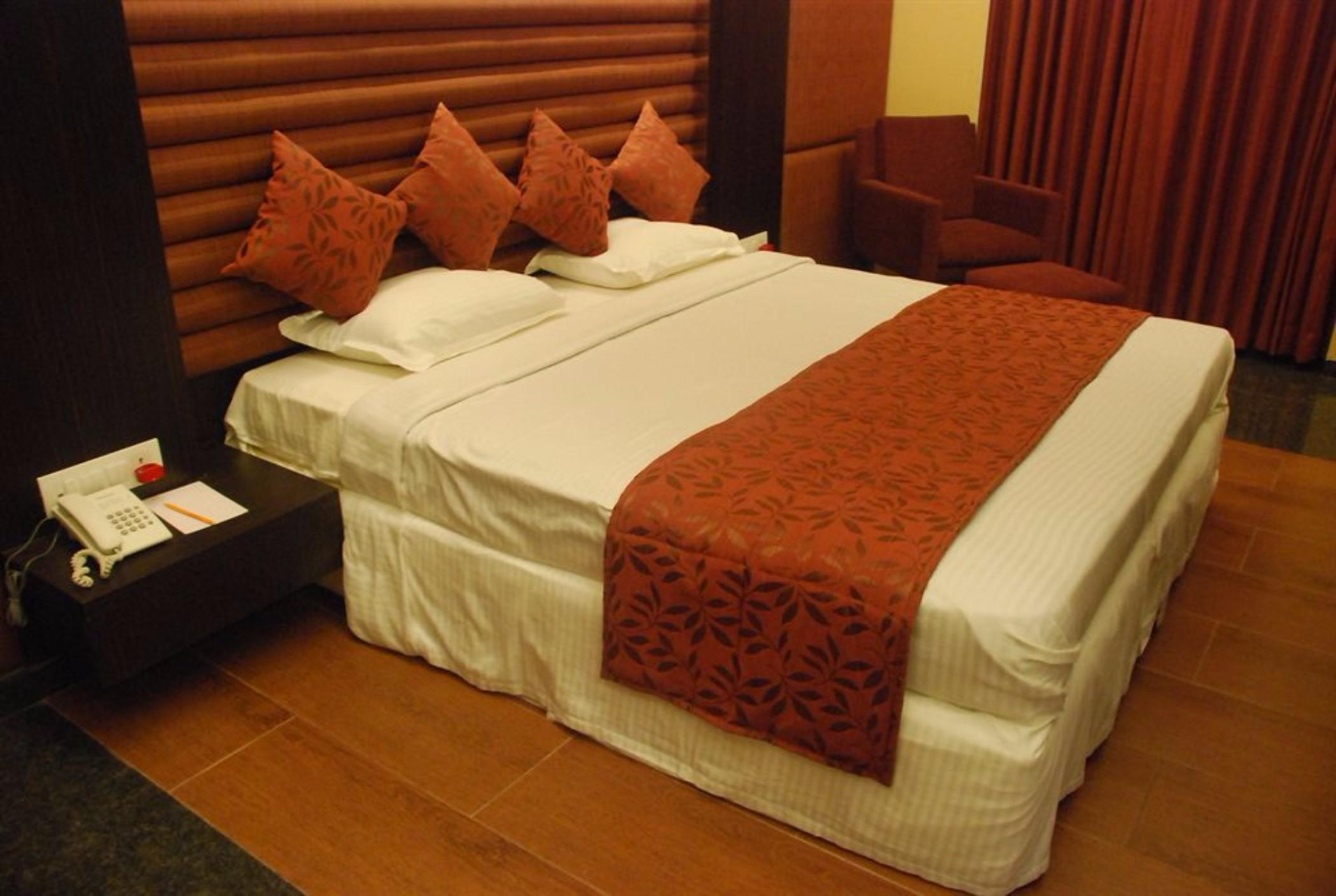 Gcc Hotel And Club Mira-Bhayandar Bagian luar foto