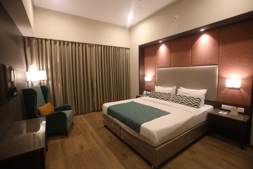 Gcc Hotel And Club Mira-Bhayandar Bagian luar foto