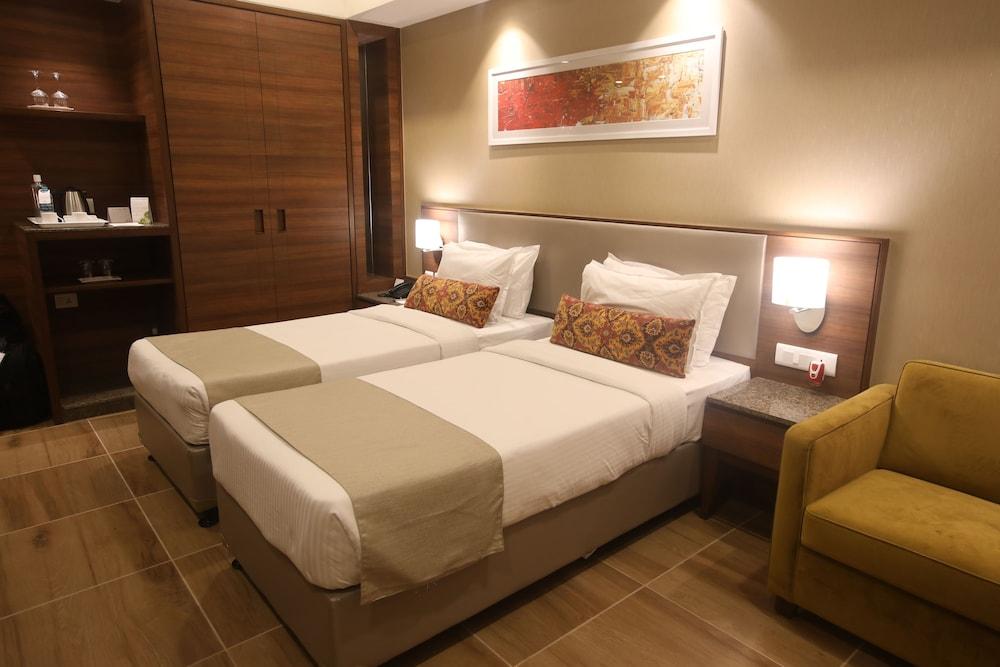 Gcc Hotel And Club Mira-Bhayandar Bagian luar foto