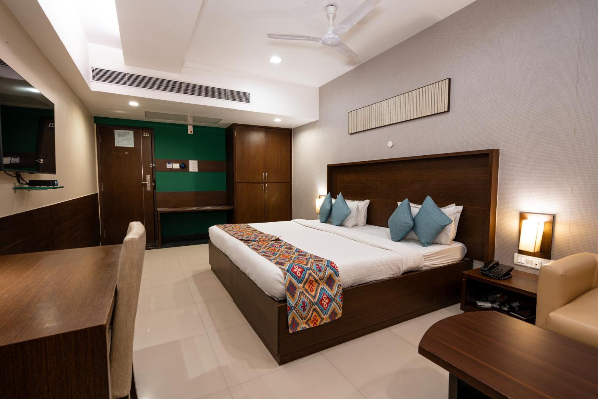 Gcc Hotel And Club Mira-Bhayandar Bagian luar foto
