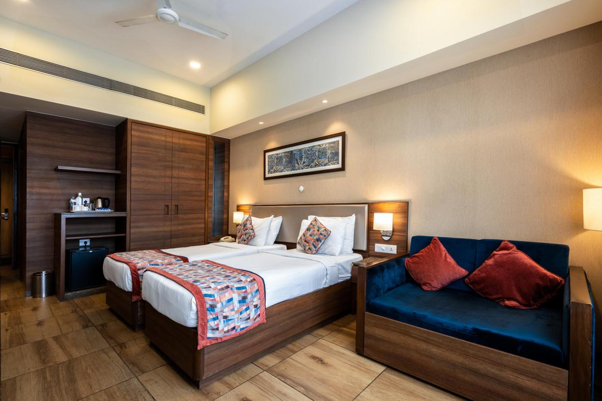 Gcc Hotel And Club Mira-Bhayandar Bagian luar foto