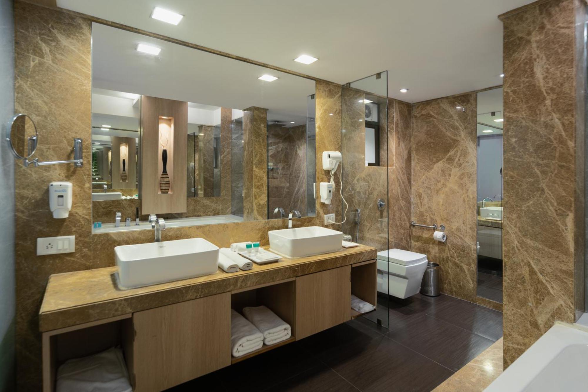 Gcc Hotel And Club Mira-Bhayandar Bagian luar foto