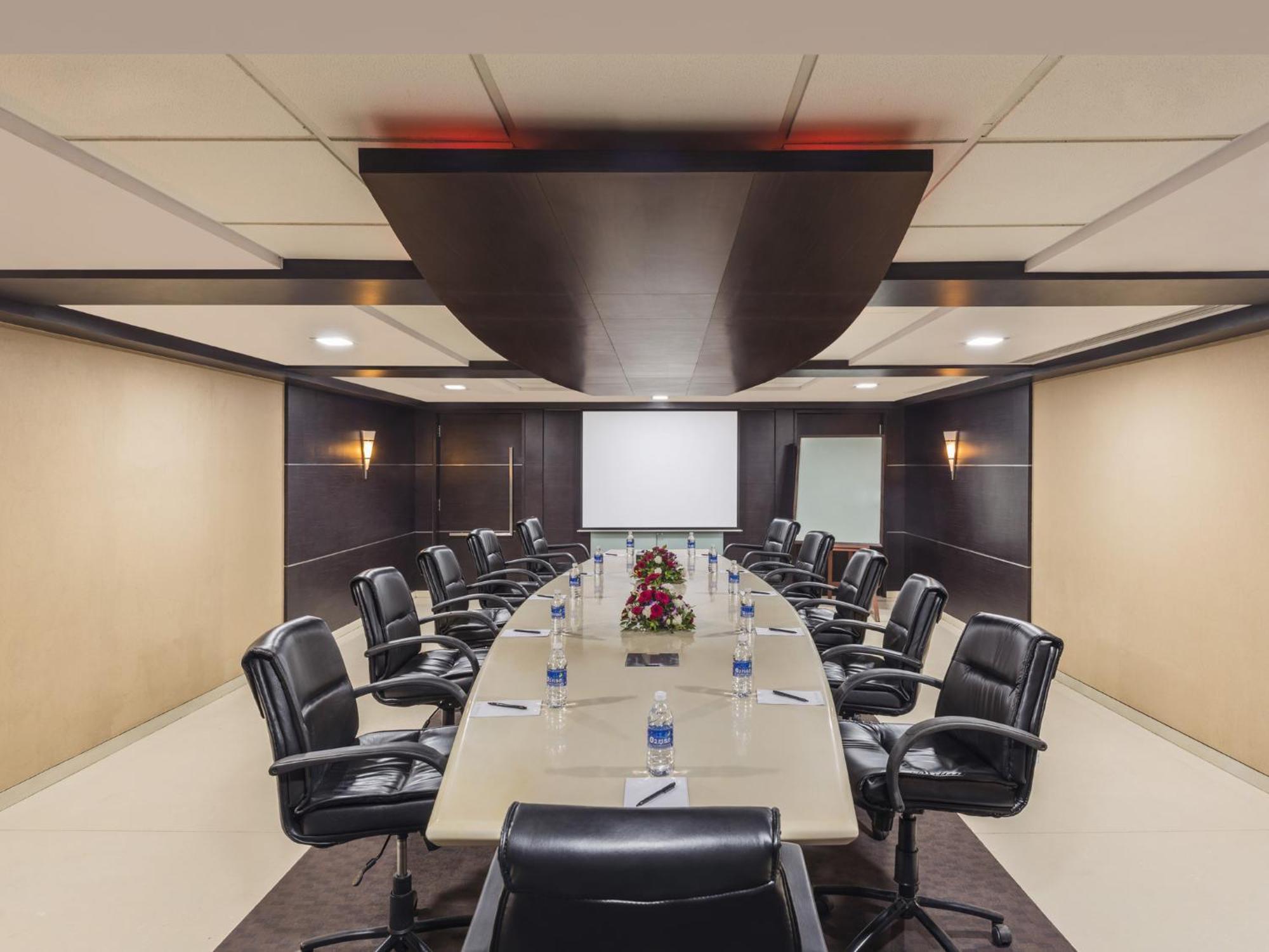 Gcc Hotel And Club Mira-Bhayandar Bagian luar foto